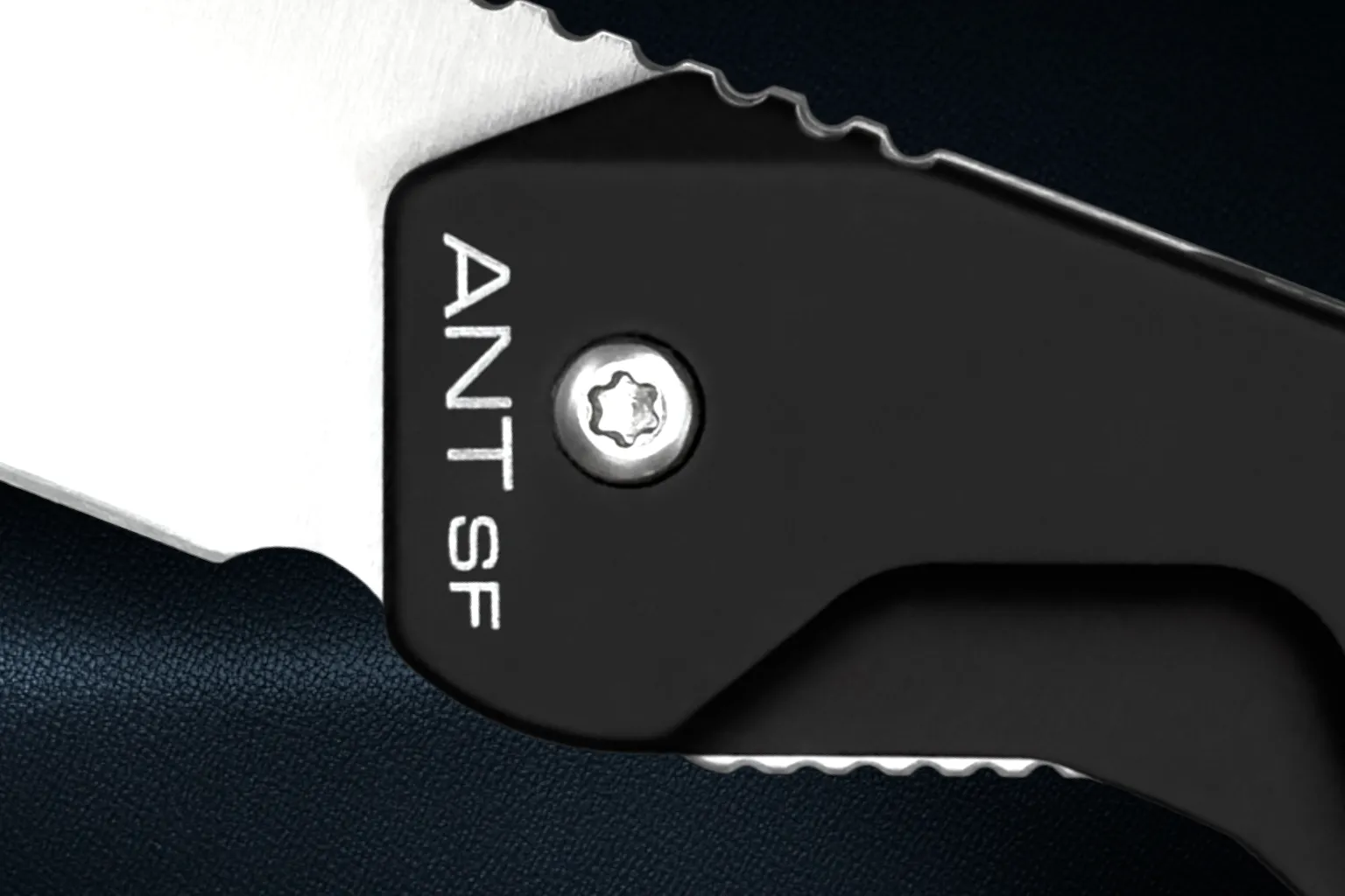 ANT-URBAN-SF-BLACK-SATIN-6.webp
