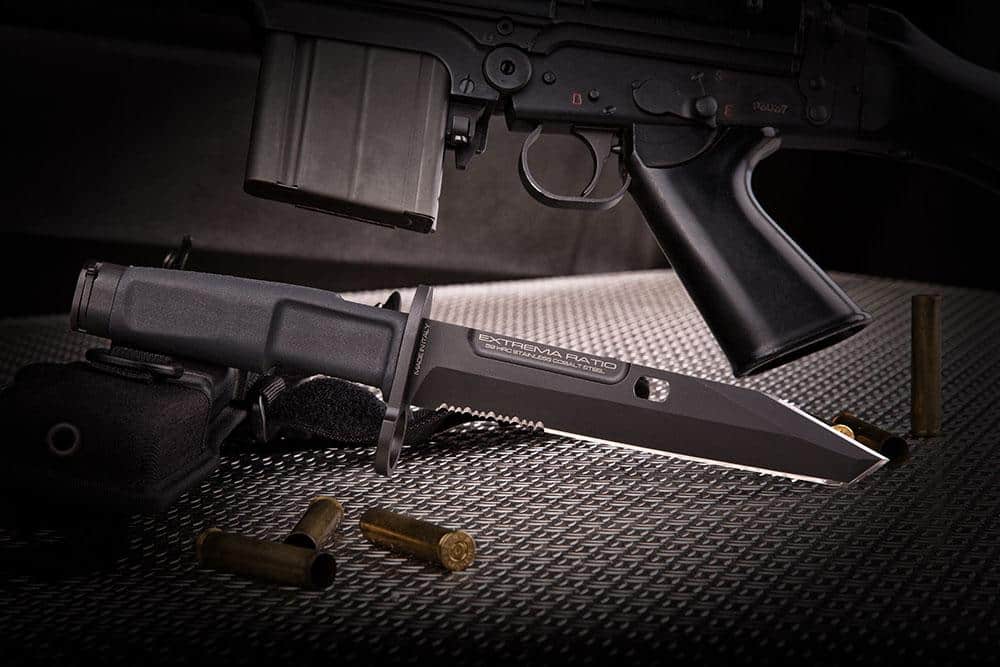 FULCRUM_BAYONET_BLACK_MILITARE_ambientata-4.jpeg