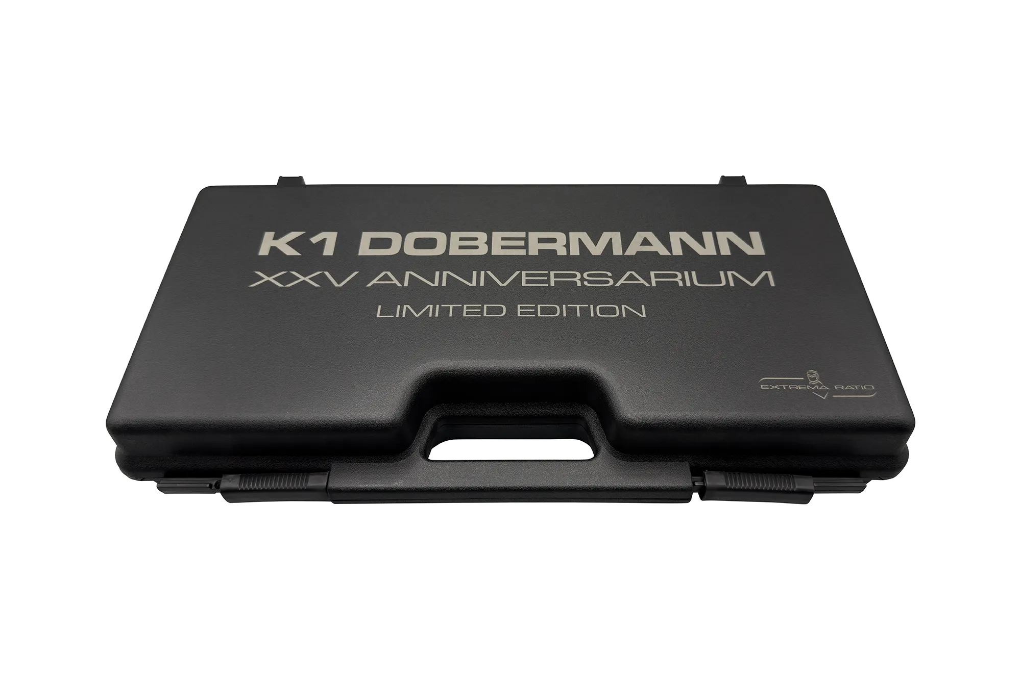 K1-DOBERMANN-XXV-ANNIVERSARIUM_BOX CLOSED_WHT