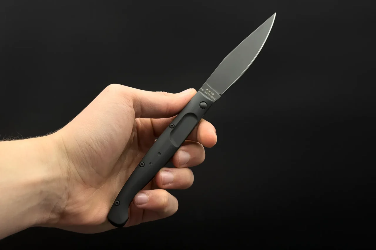 RESOLZA-10-BLACK-HAND-webp.webp